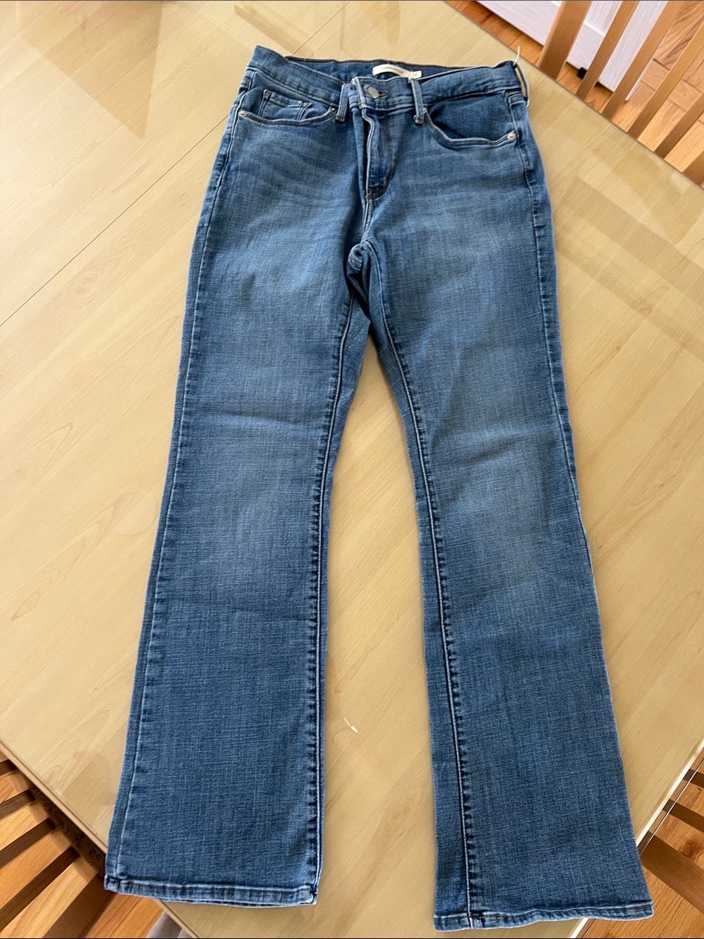 Levi's Dark Blue Flare Jeans - Vintage-Inspired Indigo